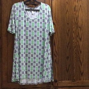 Pre-owned Lularoe short sleeve top. Size M.